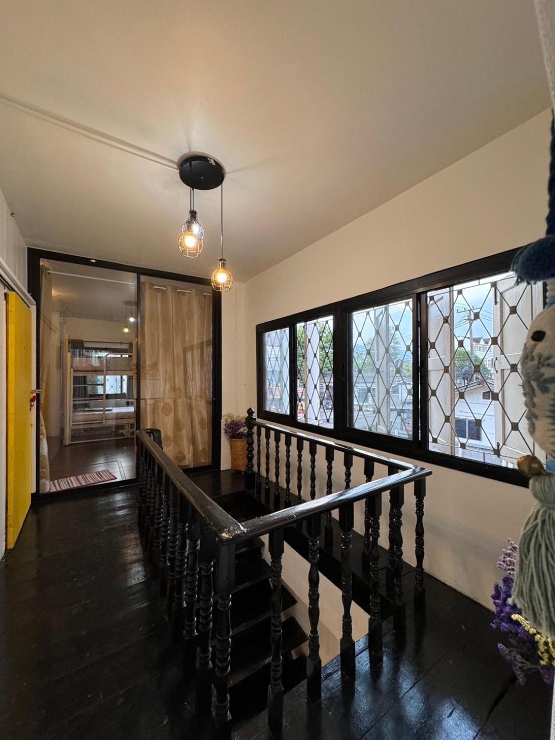 Chiza Hostel Chiangmai チエンマイ エクステリア 写真