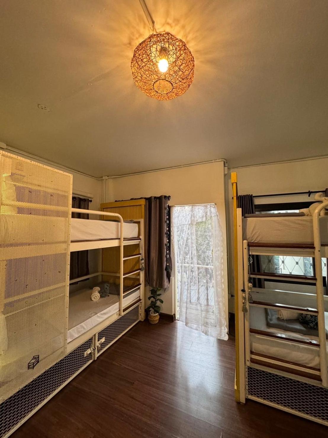 Chiza Hostel Chiangmai チエンマイ エクステリア 写真