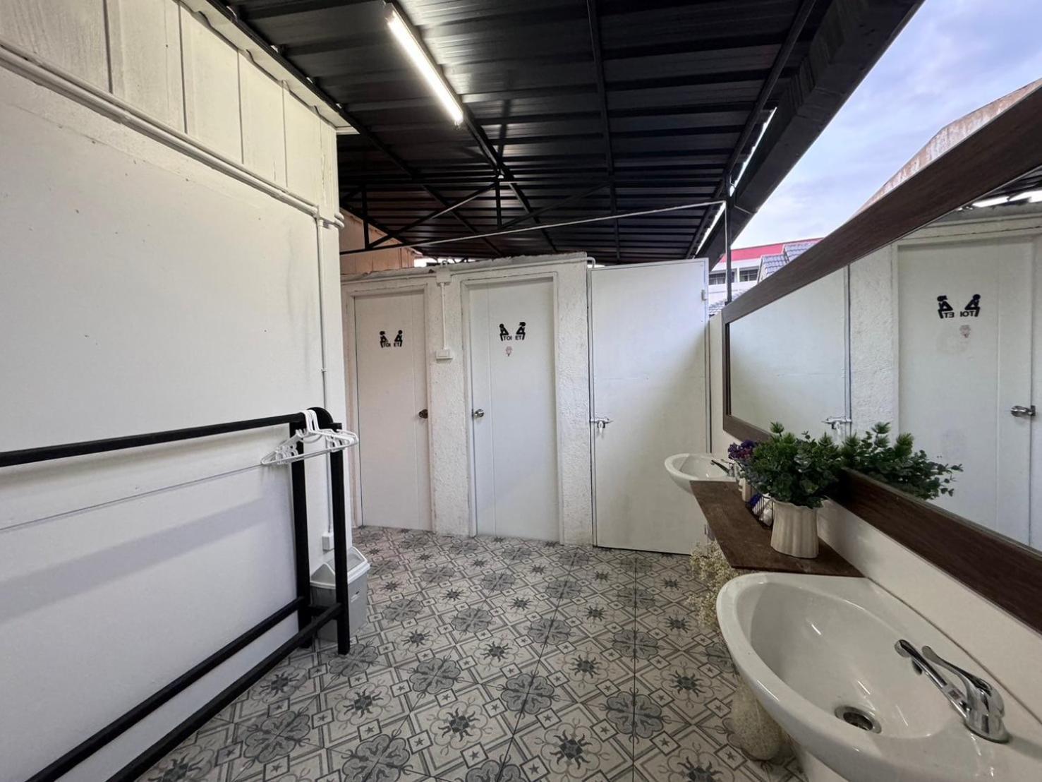 Chiza Hostel Chiangmai チエンマイ エクステリア 写真
