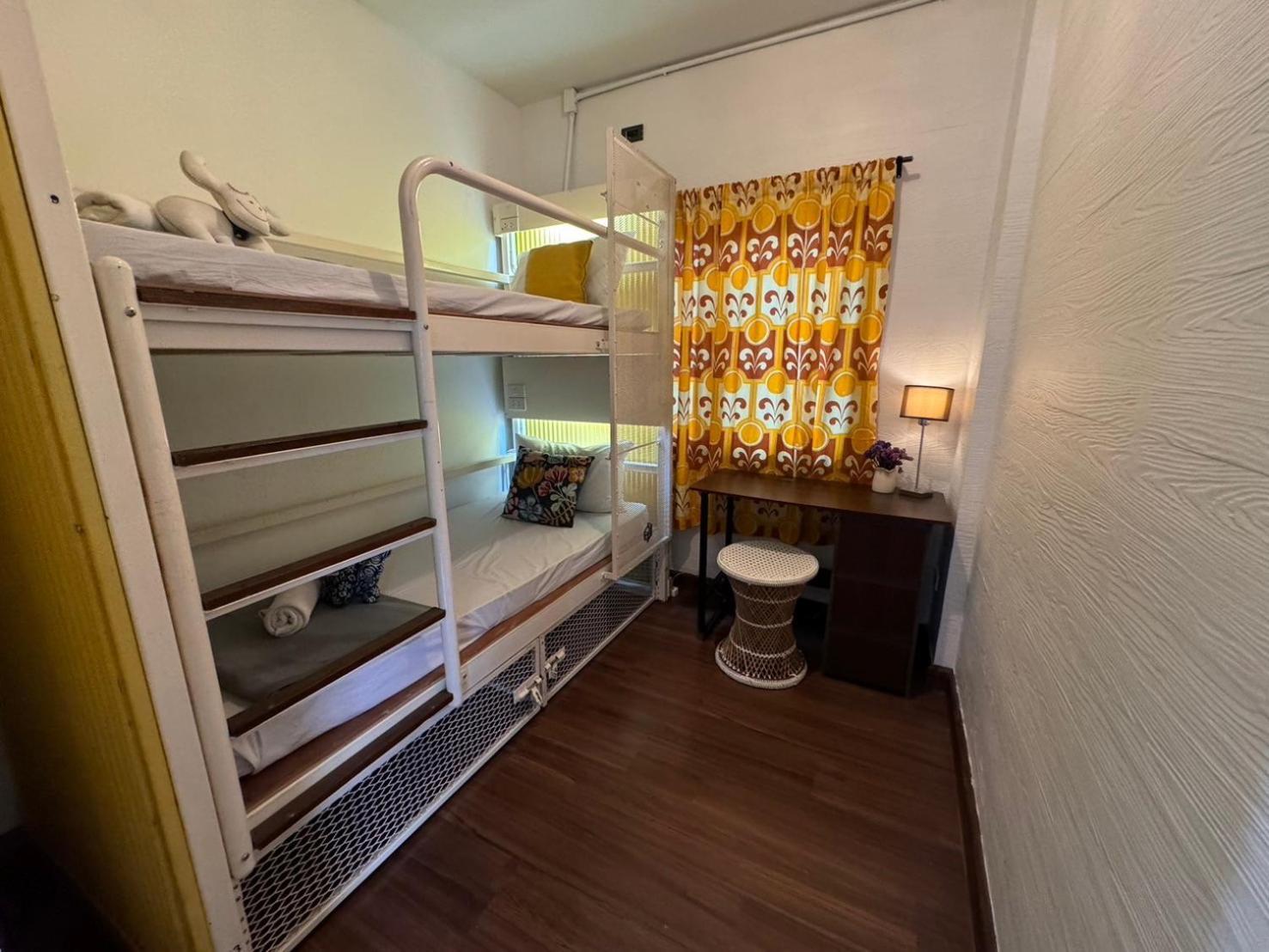 Chiza Hostel Chiangmai チエンマイ エクステリア 写真