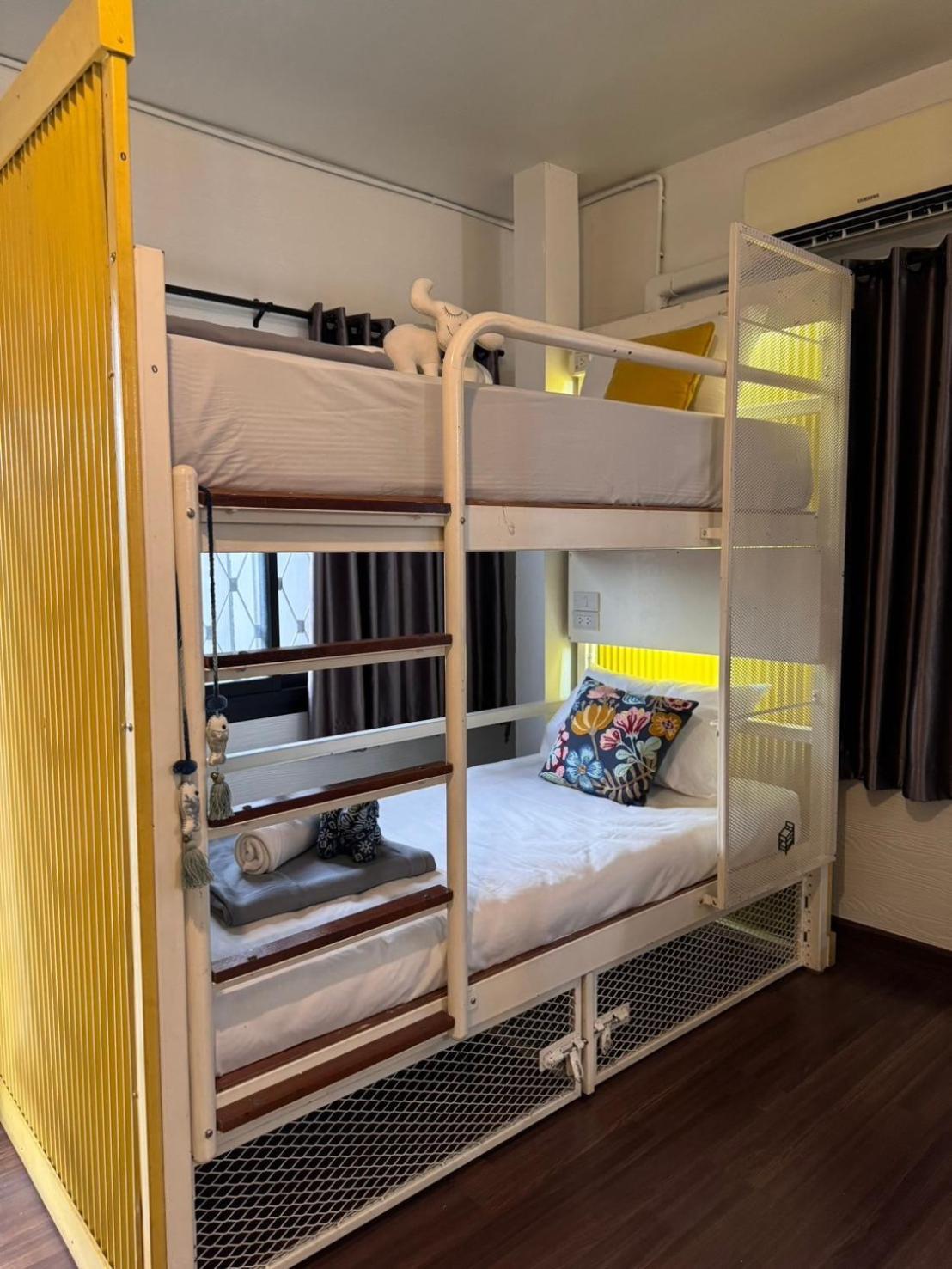 Chiza Hostel Chiangmai チエンマイ エクステリア 写真